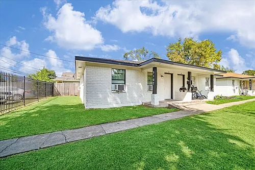 5107 Clover St Photo 1