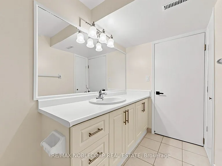 8 Summerfield Cres — Photo 35