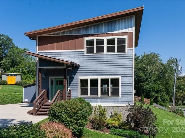 102 E Skyland Cir, Asheville, NC 28804