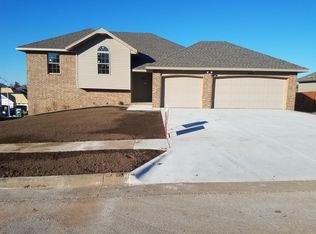 1921 W Springdale St, Springfield, MO 65803