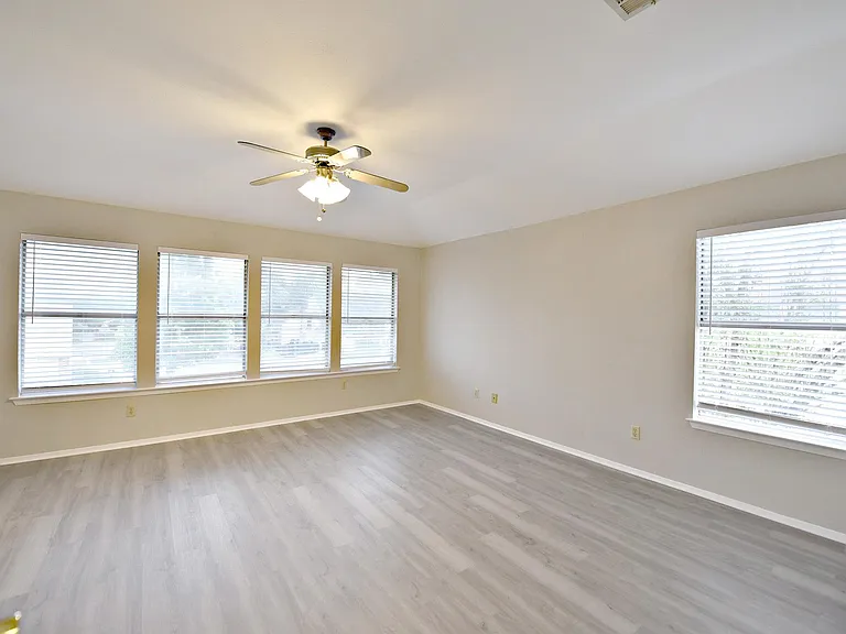 12801 Margit Dr — Photo 11