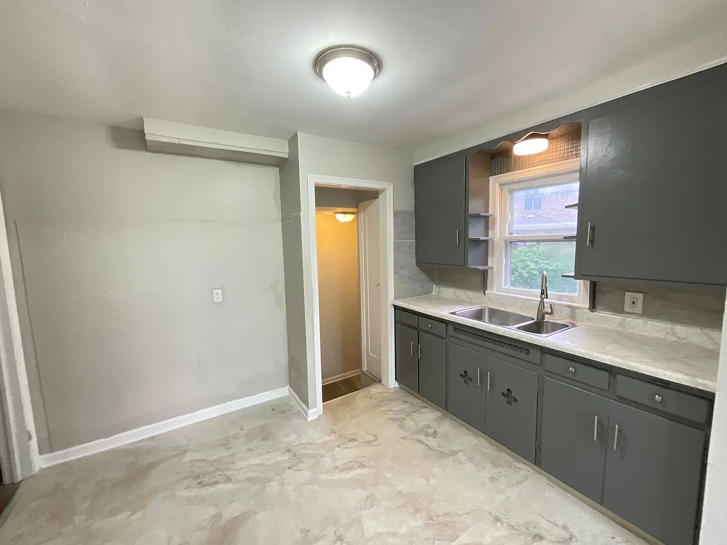 11013 Lincoln Avenue — Photo 2