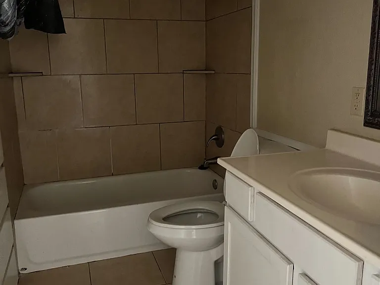 6101 N Brookline Ave #5 — Photo 6