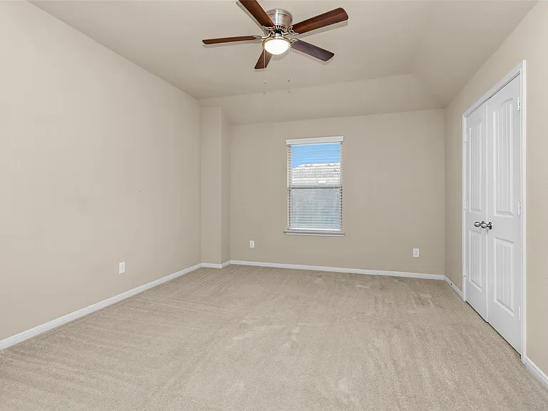 9419 Elliotts Ct — Photo 32