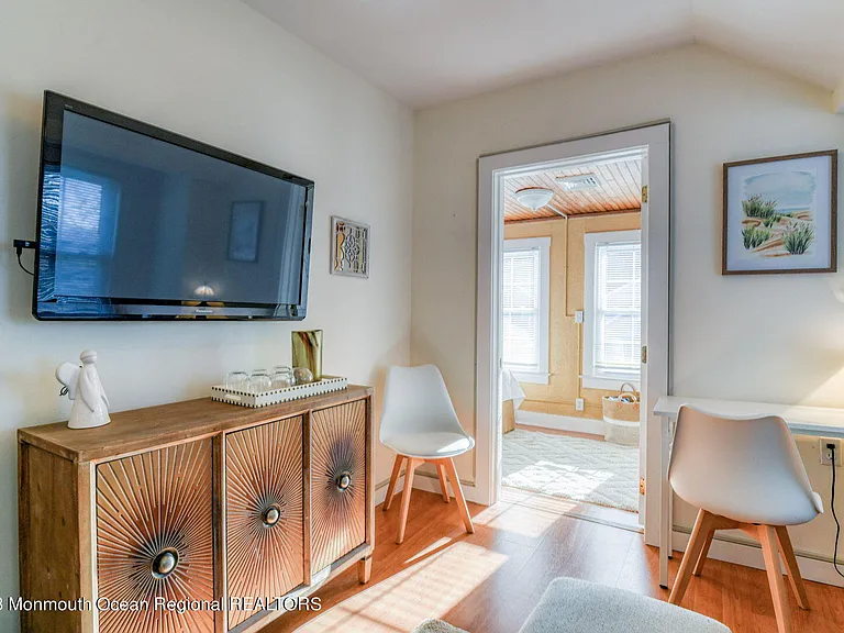 69 Franklin Ave #2 — Photo 3