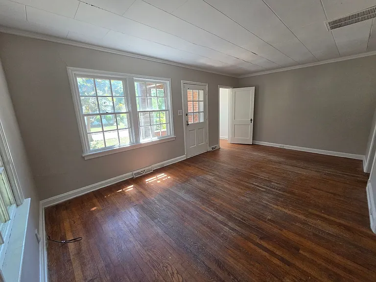322 W McCubbins St — Photo 4