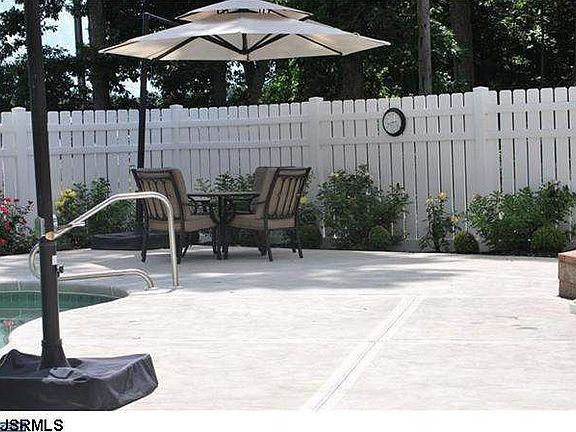 4th image of 8 Briarwood Ln