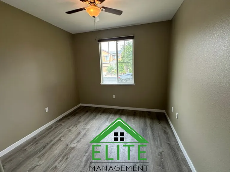 1084 Navigator Dr — Photo 5