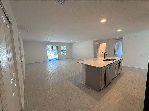 4th image of 13 Bradford Ct