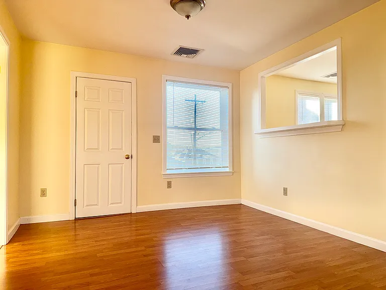 1037 Cass Ave #1 — Photo 2