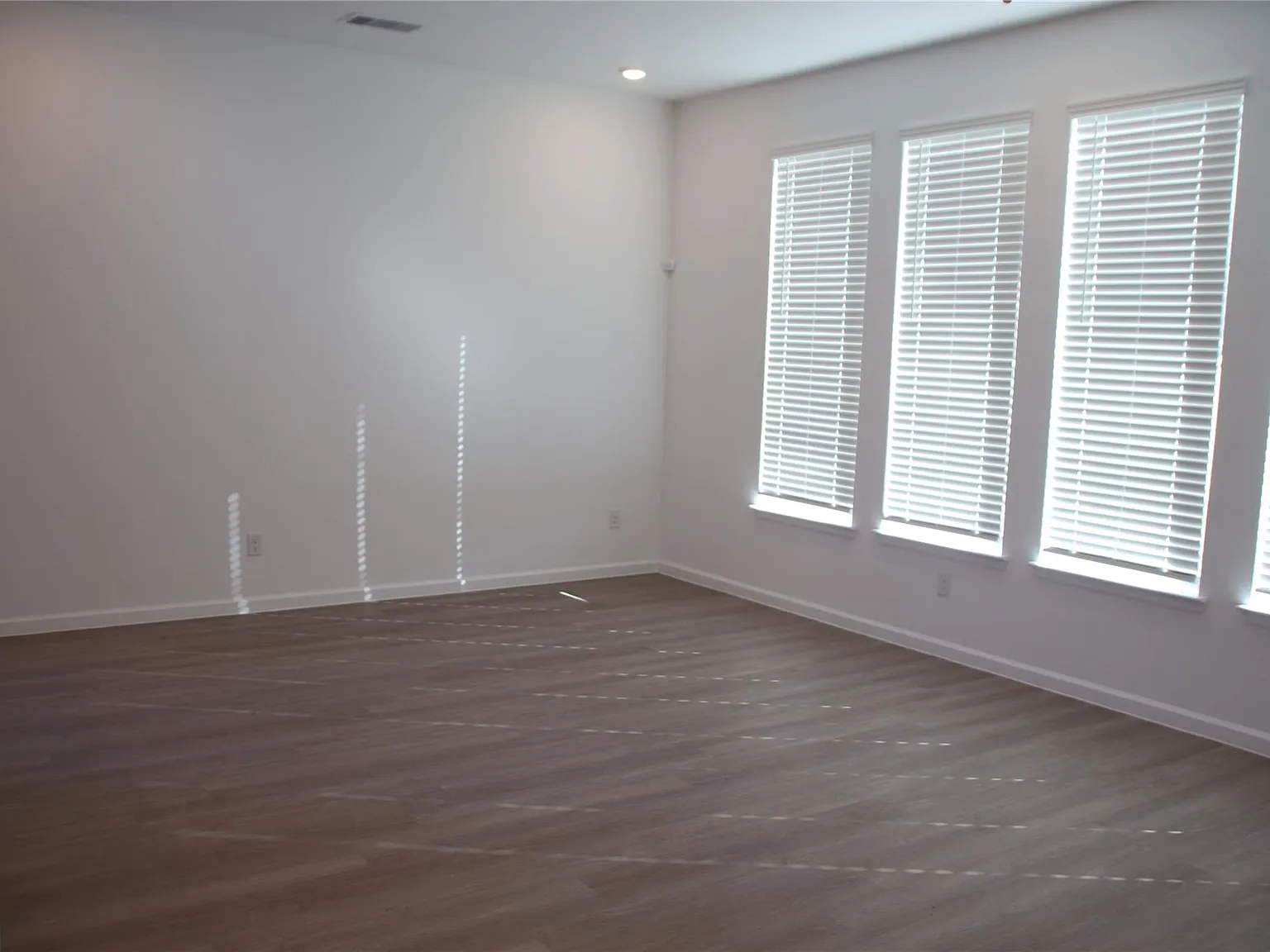 3 bed, 2.5 bath, 1897 sqft, $2,300 — Photo 4