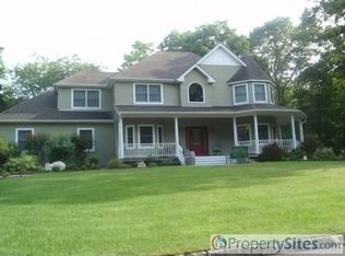 10 Hickory Ct, Wading River, NY 11792