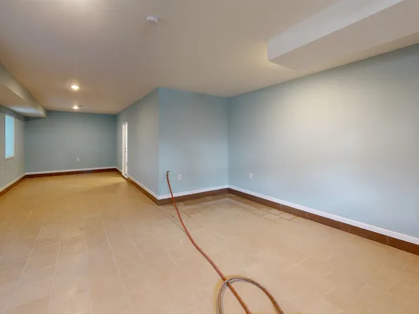 366 Armstrong Avenue image 17 of 22