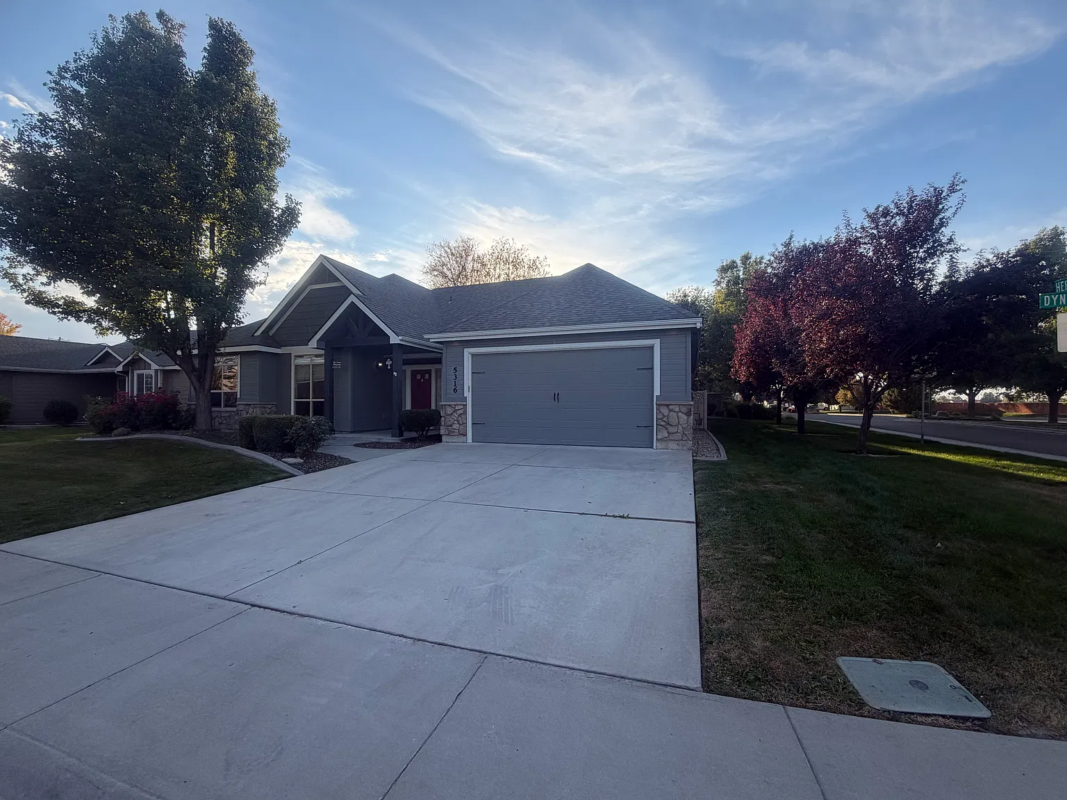 3 bed, 1816 sqft, $2,490 — Photo 3