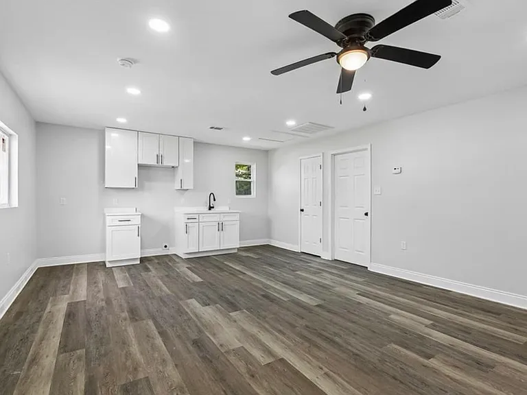 669 Taylorbrook Dr — Photo 2