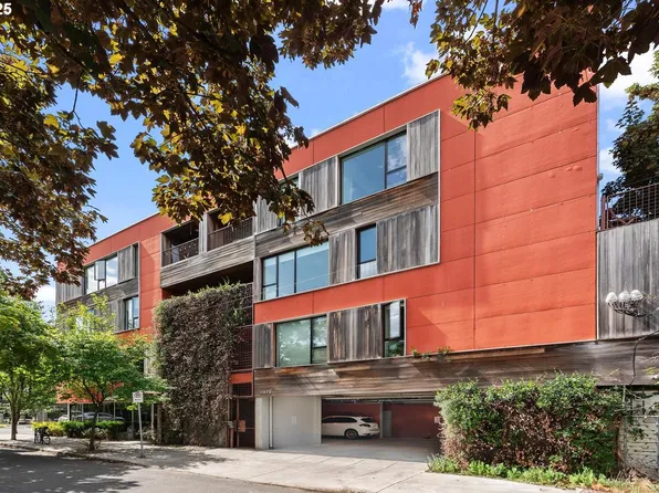 2373 SE 44th Ave Unit 301, Portland, OR 97215