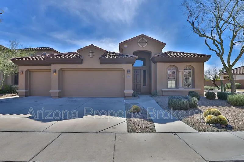 2021 W Gloria Ln
