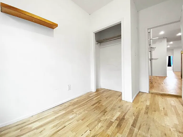 551 Graham Ave #2L — Photo 10