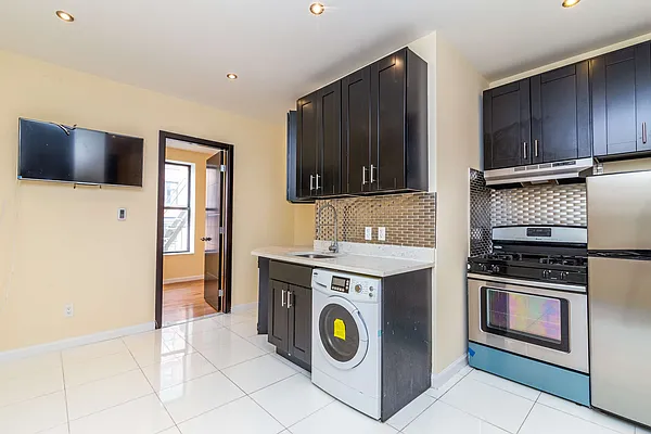 Rented by Clove Realty LLC | media 1
