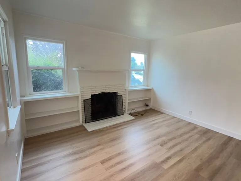 4645 Gardena Dr — Photo 3