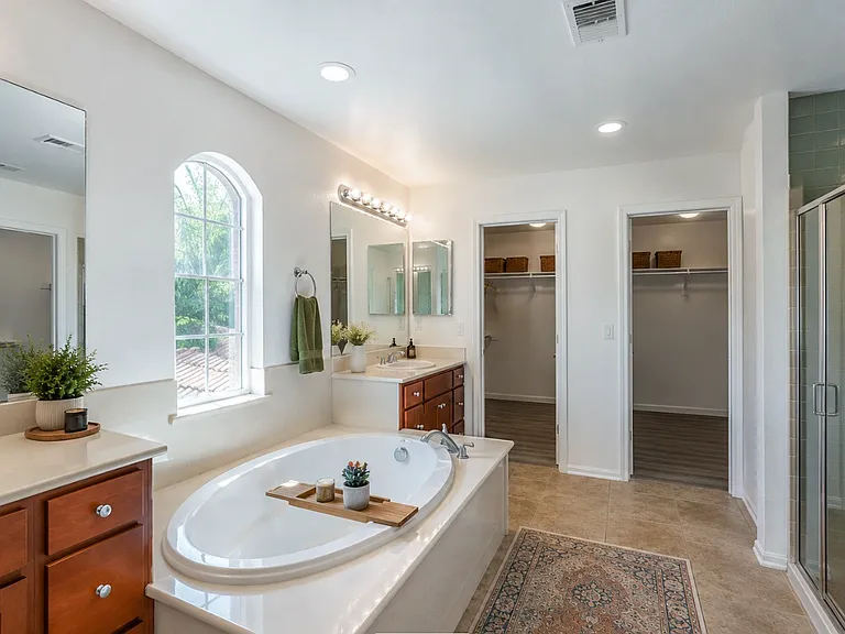 2337-2 N Silvervale St — Photo 5