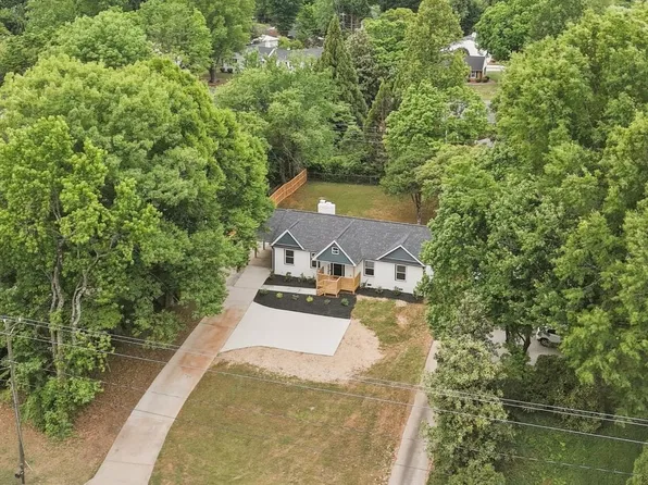 1009 Benjamin Pkwy, Greensboro, NC 27408