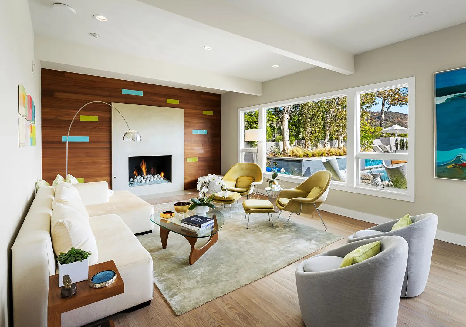 Fully Furnished Brentwood Luxury Retreat w/ Saltwater Pool, Spa, Theater & Gym! — Photo 4