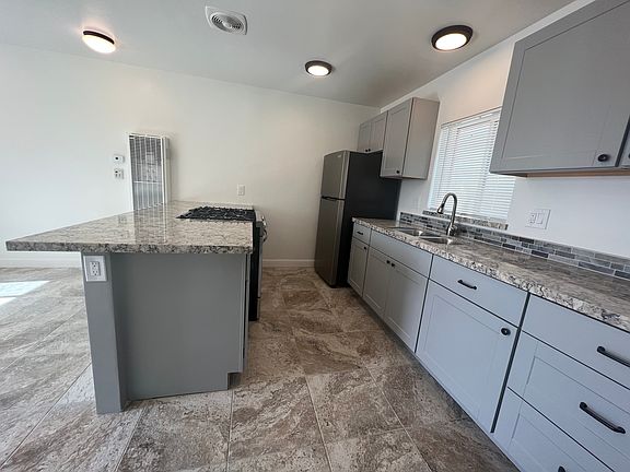 5th image of 804 W Nectarine Ave #A