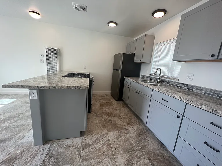 804 W Nectarine Ave #A — Photo 5