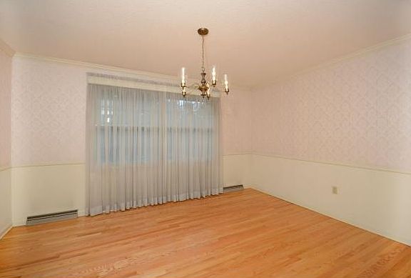 4th image of 2133 Southcote Dr