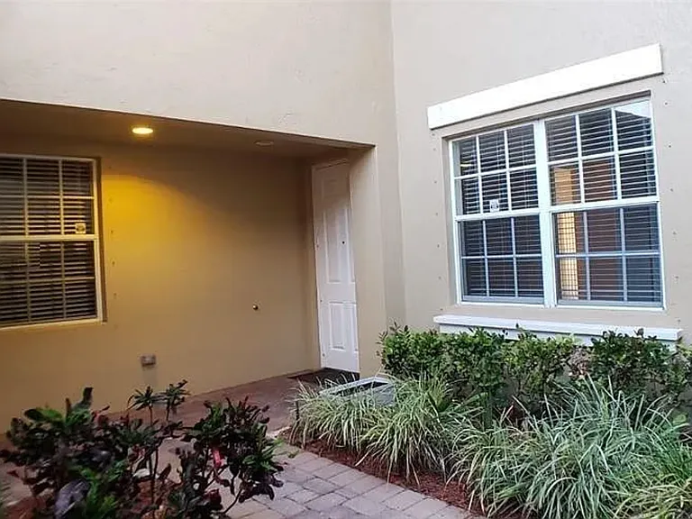 8351 NW 128th Ln — Photo 1
