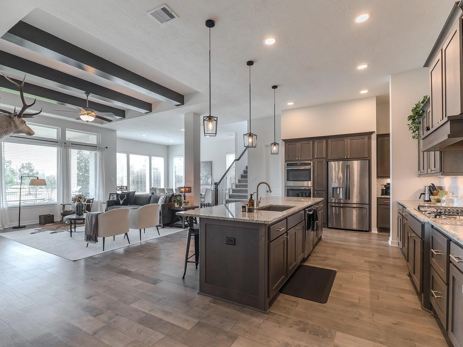 4 bed, 3.5 bath, 4145 sqft, $5,500 — Photo 4