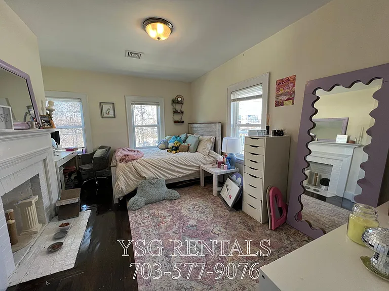 235 Everett St #235 — Photo 8