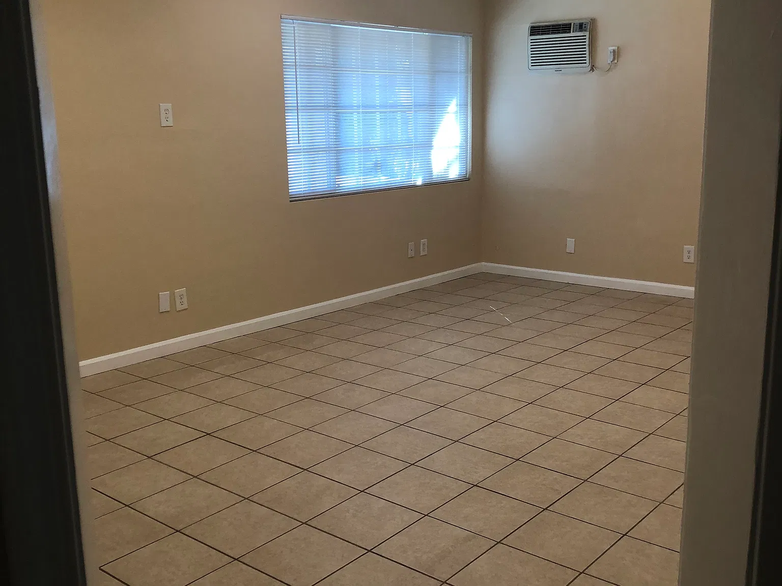 2 bed, 868 sqft, $2,300 — Photo 4