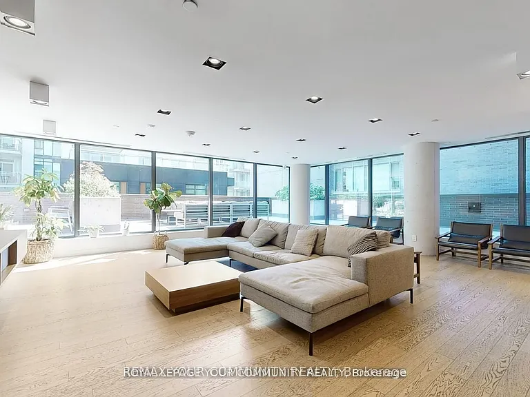 111 Bathurst St #314 — Photo 25