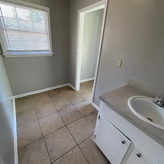 3925 Strathmore Dr — Photo 23