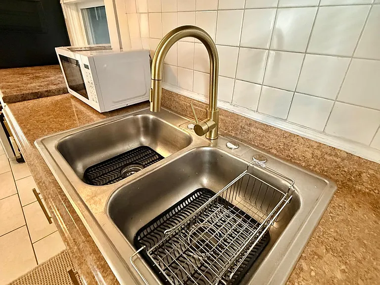1872 W 44th St #2 — Photo 8