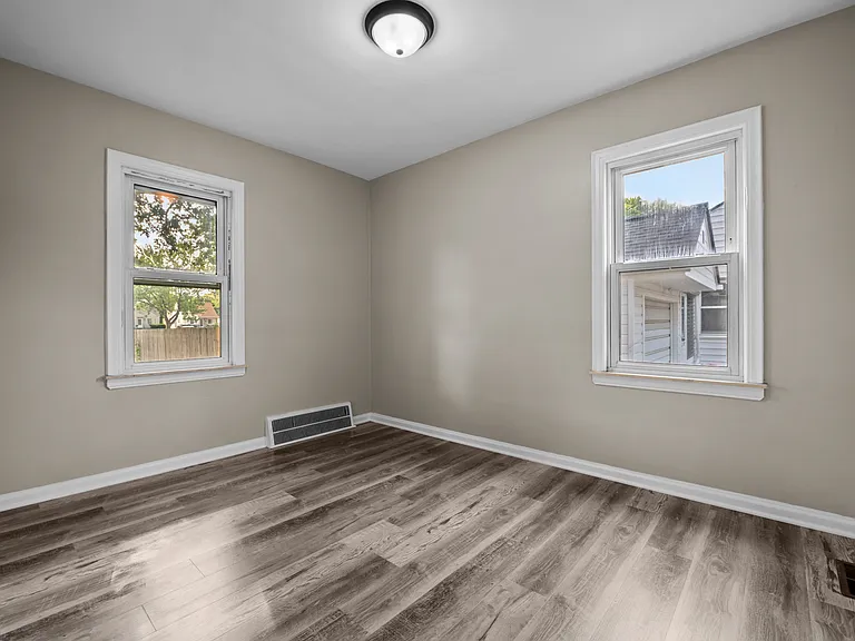 28526 Brentwood St — Photo 11