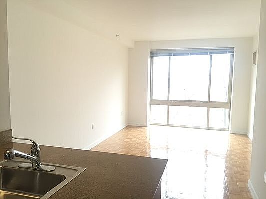 4th image of 888 Main St APT 428