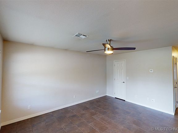 4th image of 615 S Florence Ave