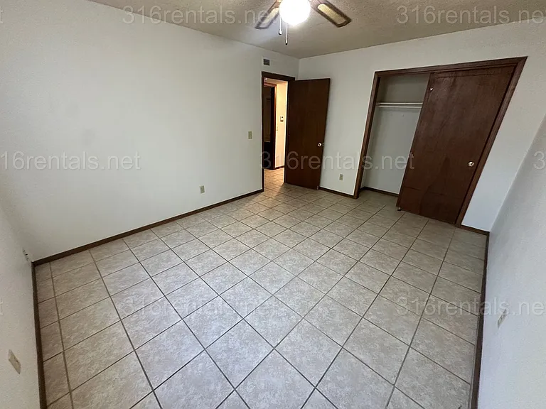 359 E Marion Ct — Photo 20
