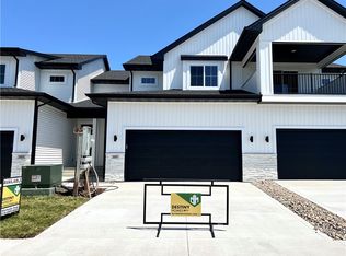 105 NE Country Meadow Ln, Ankeny, IA 50021