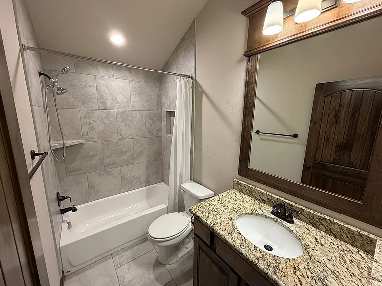 215 Tuscany Cir — Photo 22