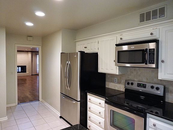 2nd image of 7916 Lakehurst Dr