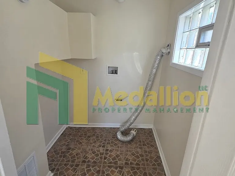 8725 S Constance Ave — Photo 22