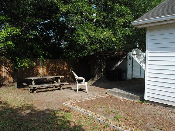 Garden area/Privacy Fence
