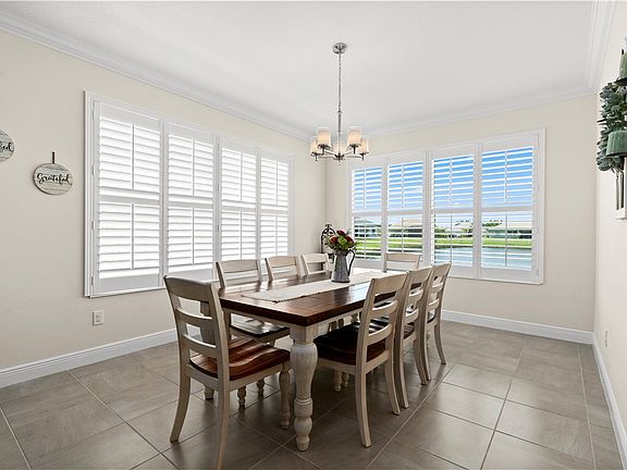 3rd image of 4712 Four Lakes Cir