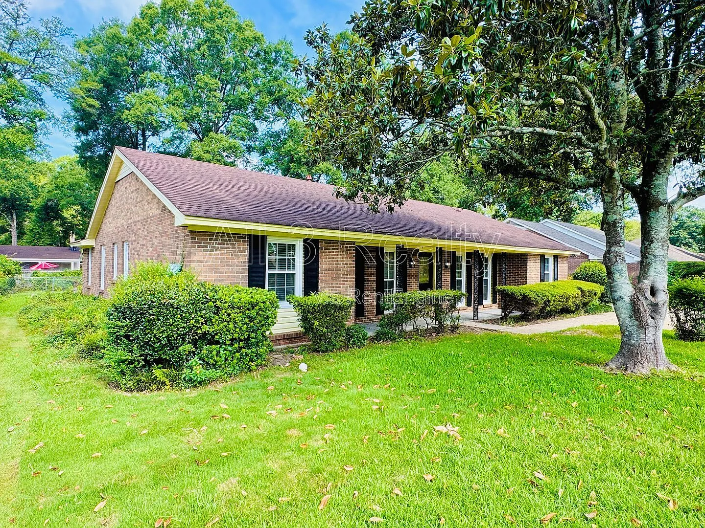 4 bed, 2.0 bath, 1954 sqft, $1,795 — Photo 2