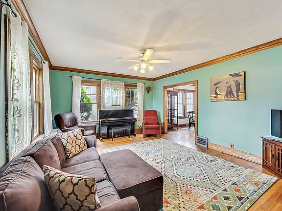 3rd image of 3208 Cuyler Ave