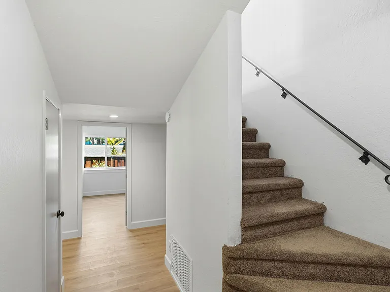 114 Falmouth Ct — Photo 20